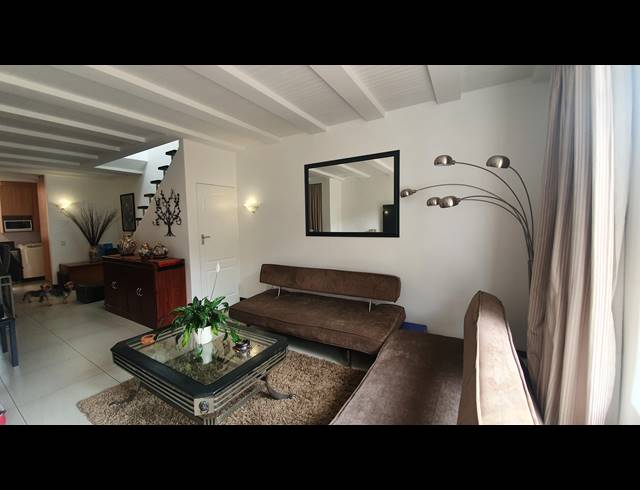 2 BEDROOM TOWNHOUSE SOLD IN THE HILL